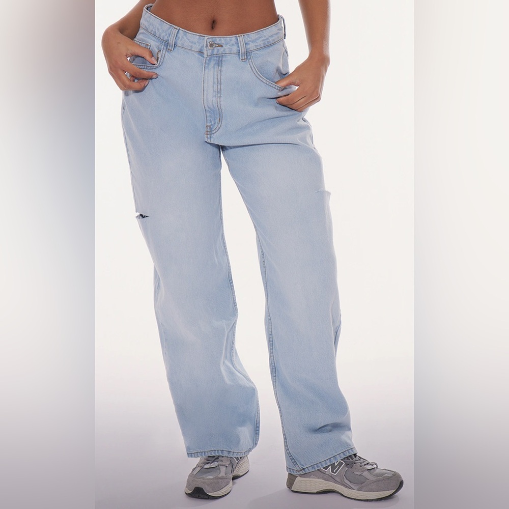 PrettyLittleThing light blue wash thigh spilt bofriend Jeans